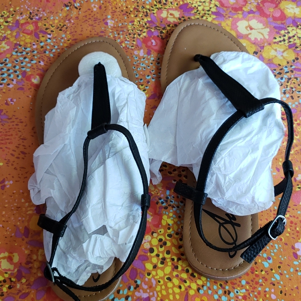 NWOT American Rag Sandals
